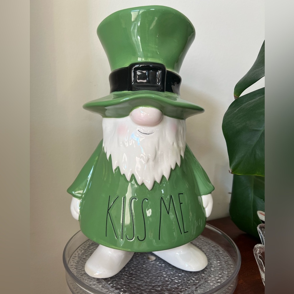 Rae Dunn 🆕 Leprechaun KISS ME Ceramic Gnome